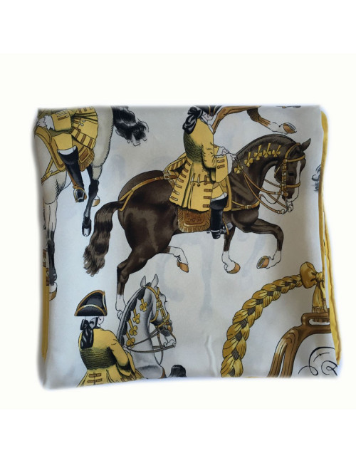 Carré HERMES "Reprise" en soie jaune