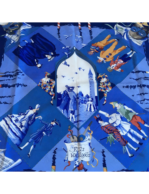  Carré HERMES "Fêtes Vénitiennes" en soie bleue nuit