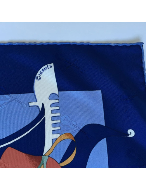 Carré HERMES "Fêtes Vénitiennes" en soie bleue nuit