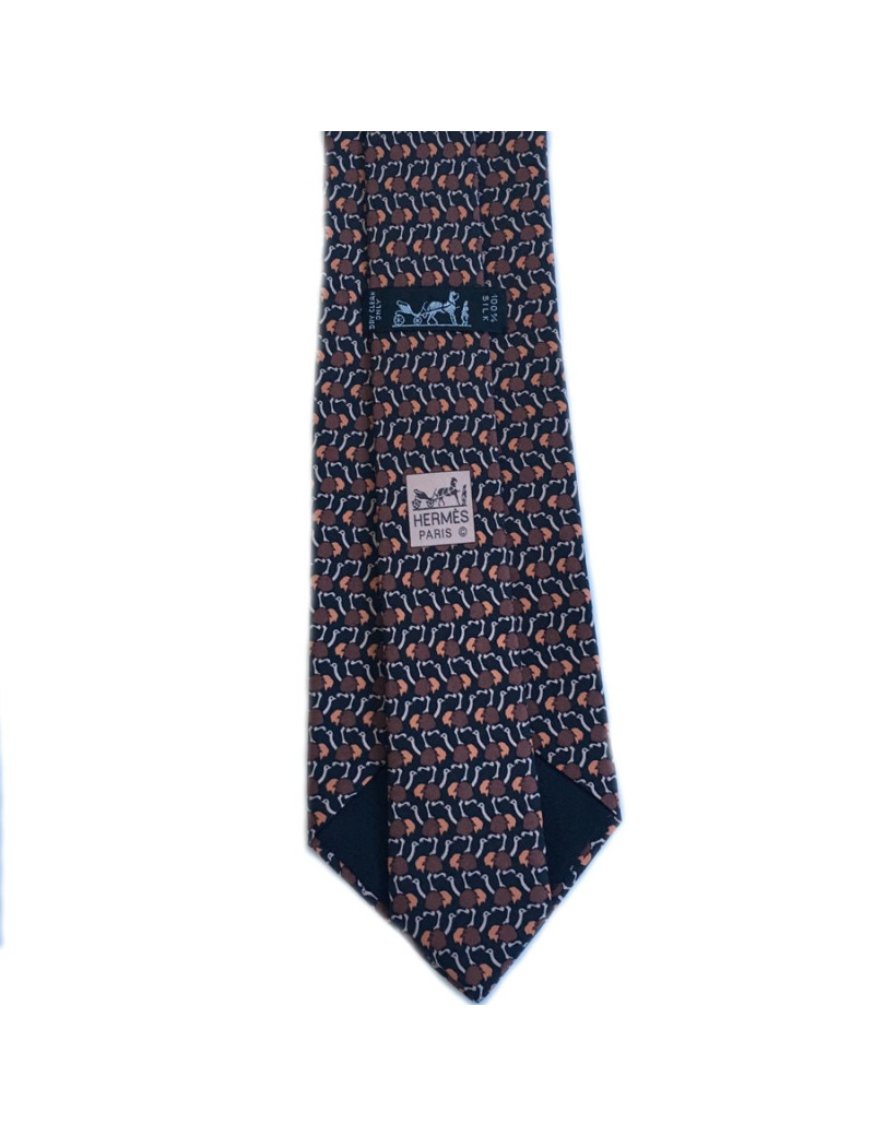 HERMÈS tie in black scarf on ground ostrich