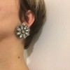 Boucles d'oreille clips LANVIN marguerite en métal argenté et strass