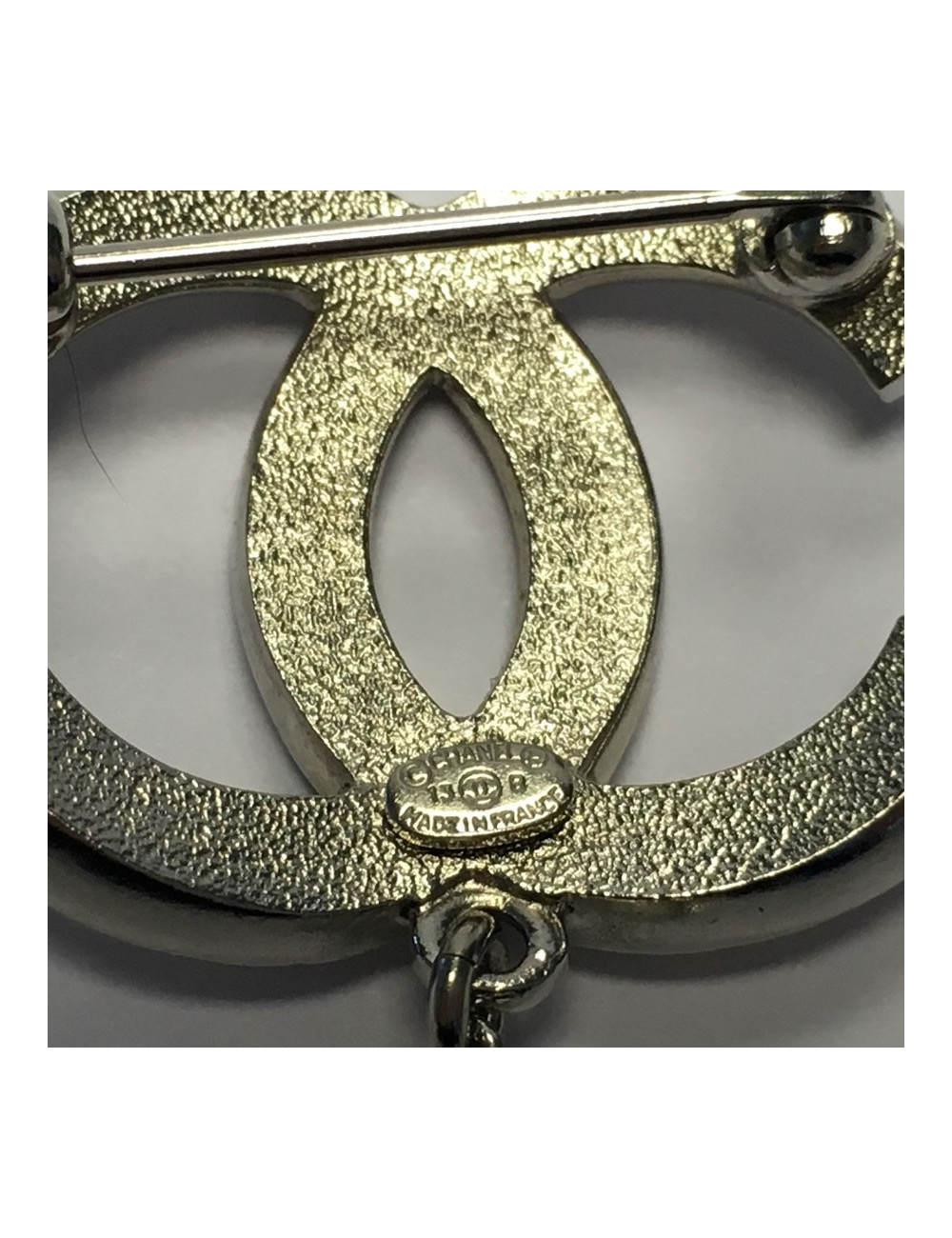 PIN CHANEL CC in rhinestone and Pearl Pearl