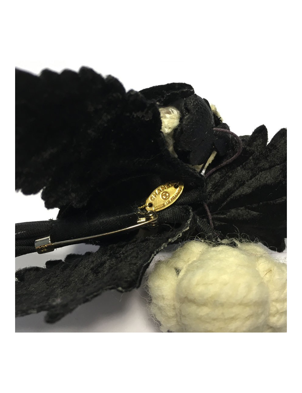 CHANEL brooch in white tweed and black fabric