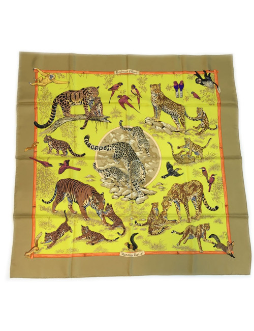 Carré HERMES "tendresse Féline" en soie