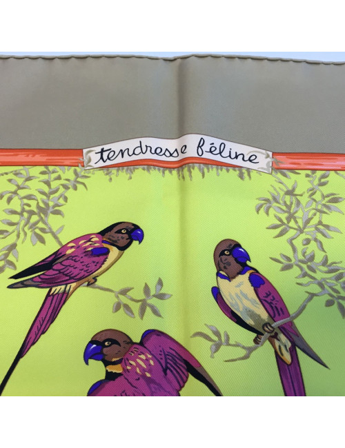 Carré HERMES "tendresse Féline" en soie