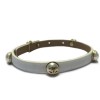 Bracelet CHANEL en cuir blanc et CC sur demi perles nacrées