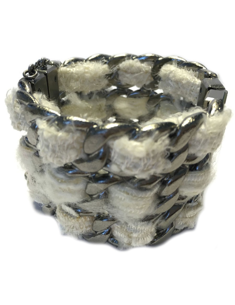Manchette CHANEL en métal argenté et tweed blanc