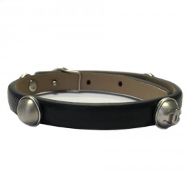 Bracelet CHANEL en cuir noir et CC sur demi perles grises