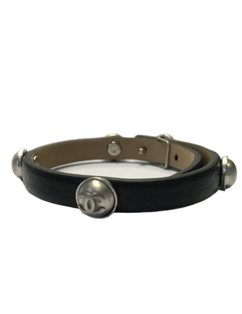 Bracelet CHANEL en cuir noir et demi perles nacrées