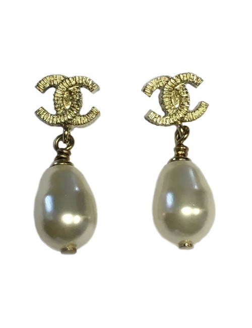 CHANEL Pearl oval Pearl ear studs