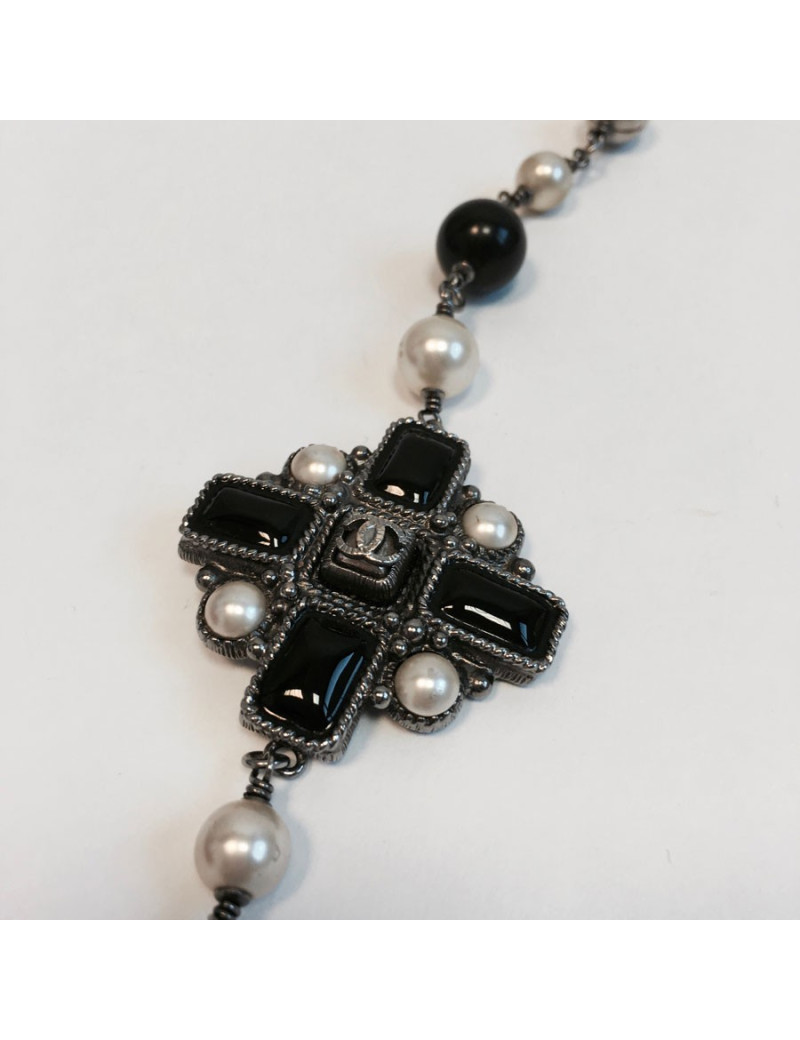 CHANEL black, white and gray pearls necklace