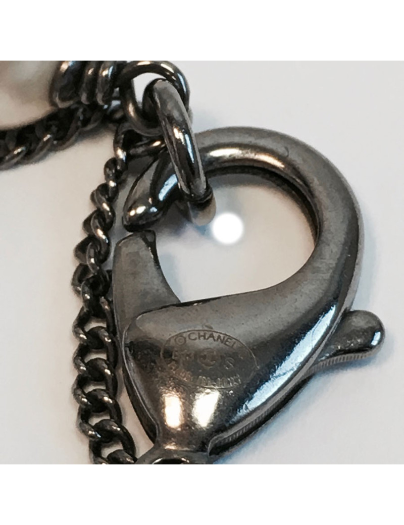 Sautoir CHANEL perles noires, blanches et grises