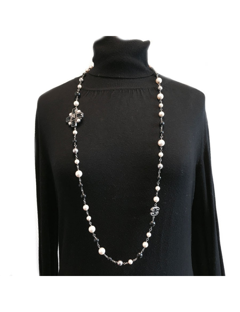 CHANEL black, white and gray pearls necklace