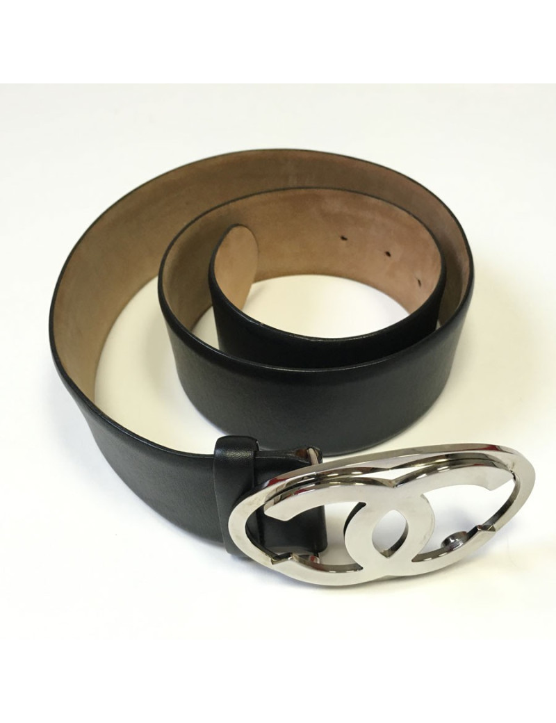 Ceinture CHANEL en cuir noir et boucle CC 