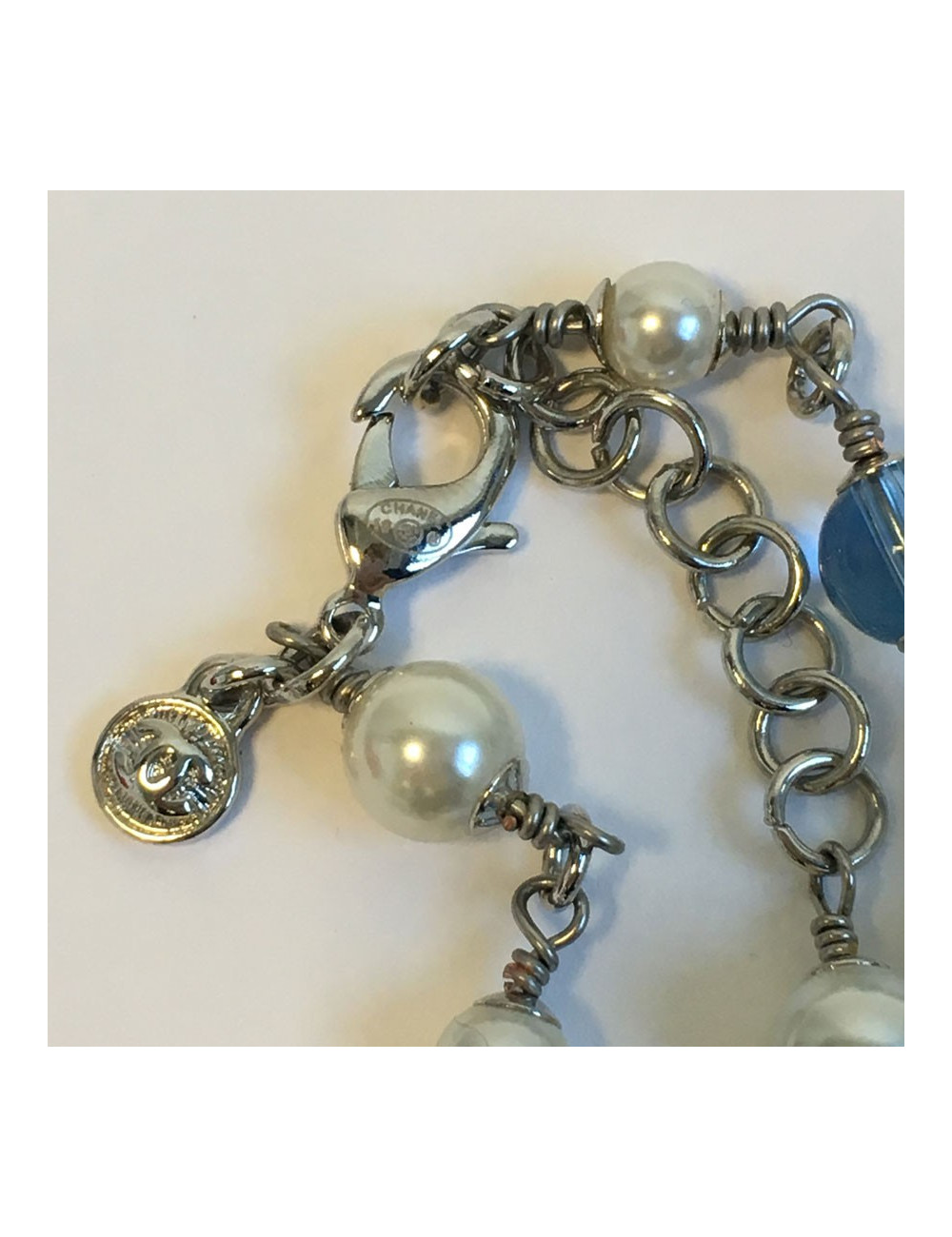 CHANEL necklace in multicolored pearls and CC