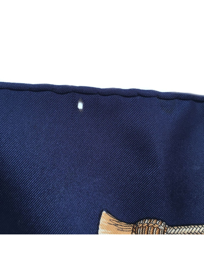 Carré HERMES "Pampa" en soie bleue nuit