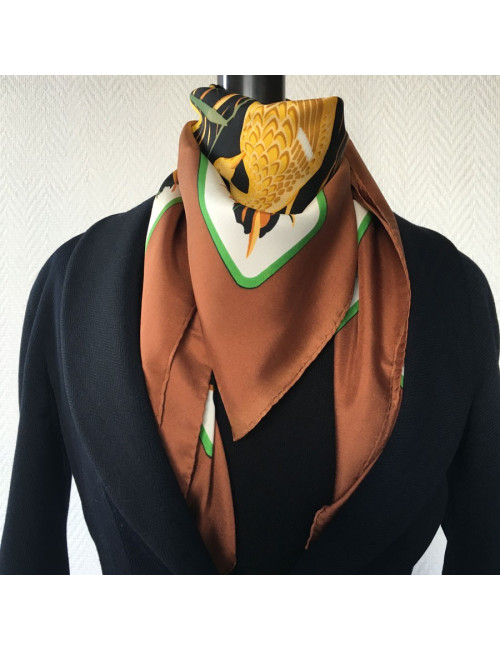 Carré HERMES "Cols Verts" en soie marron
