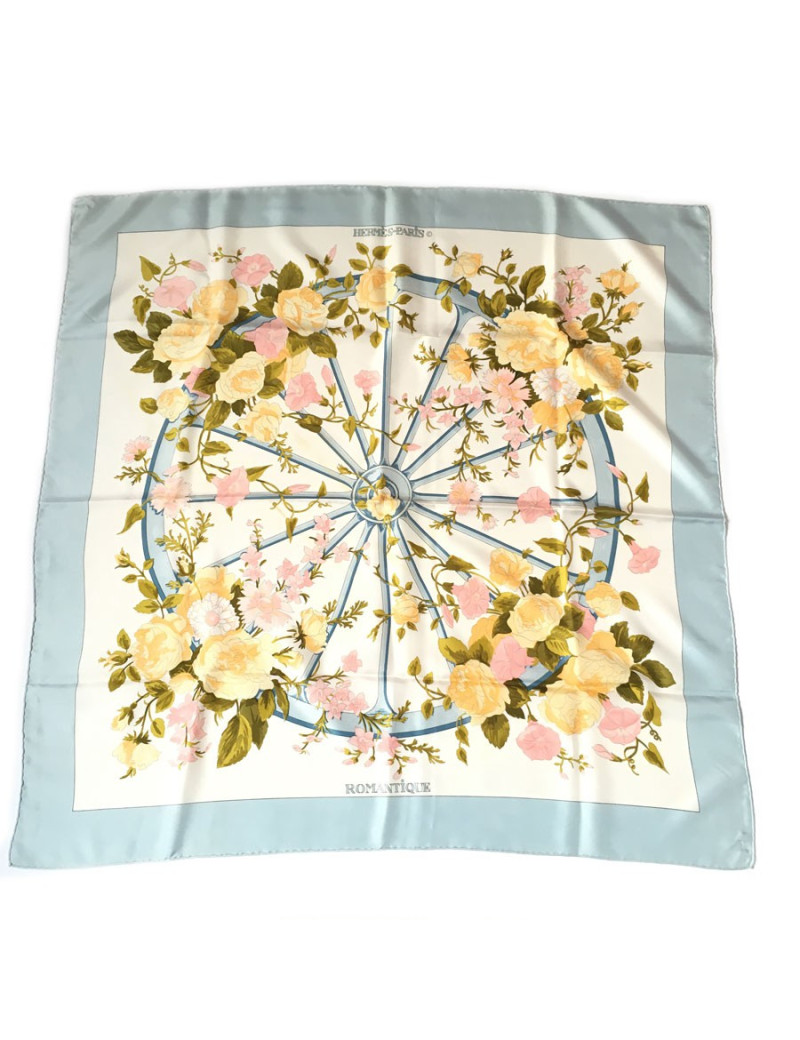 Carré HERMES "Romantique" en soie