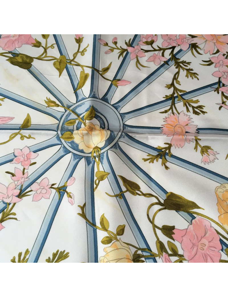 Carré HERMES "Romantique" en soie