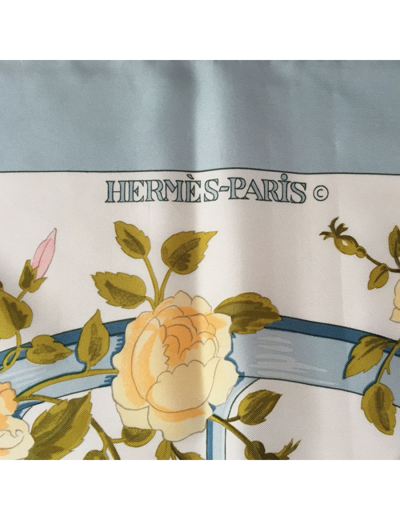 Carré HERMES "Romantique" en soie