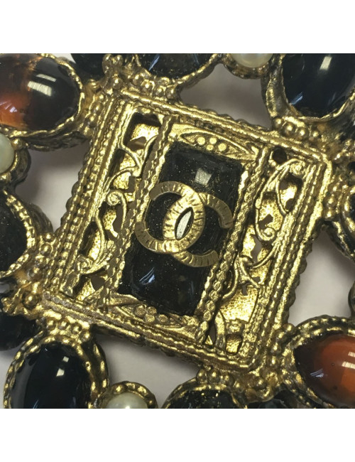 Broche CHANEL en filigrane et pâte de verre