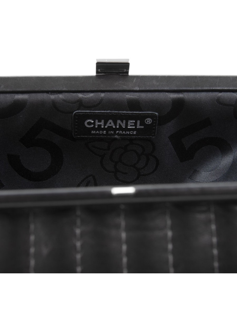 CHANEL black smooth lambskin pouch