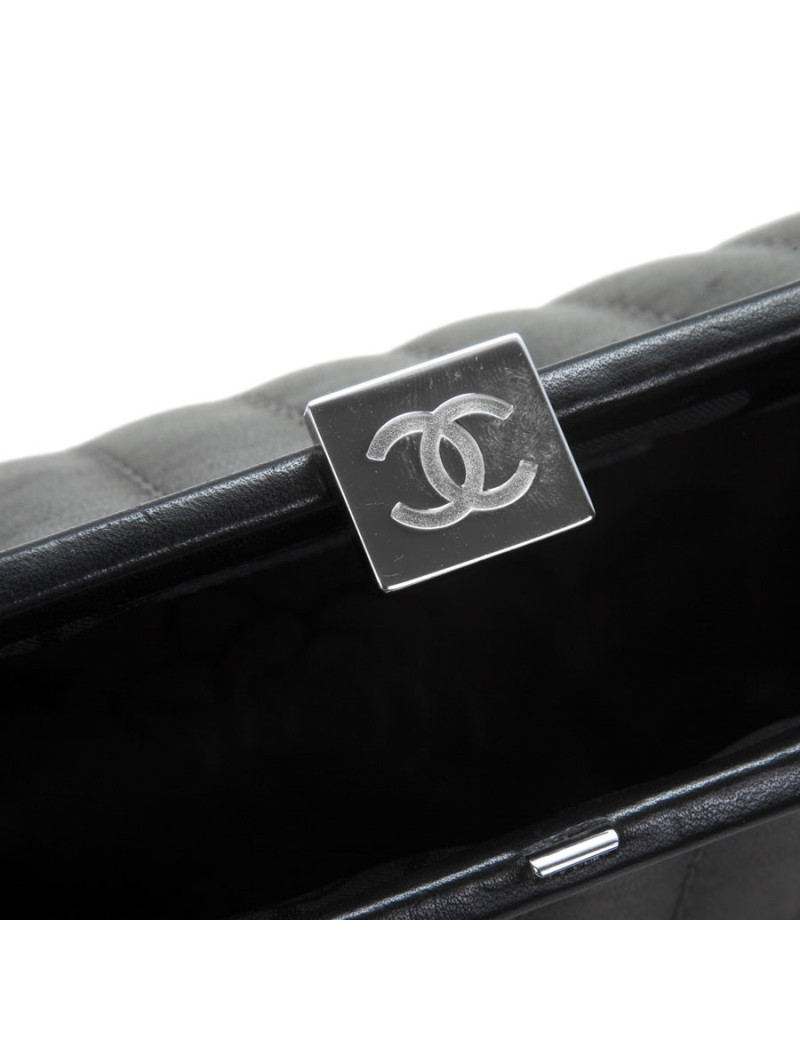 Pochette CHANEL cuir d'agneau lisse noir