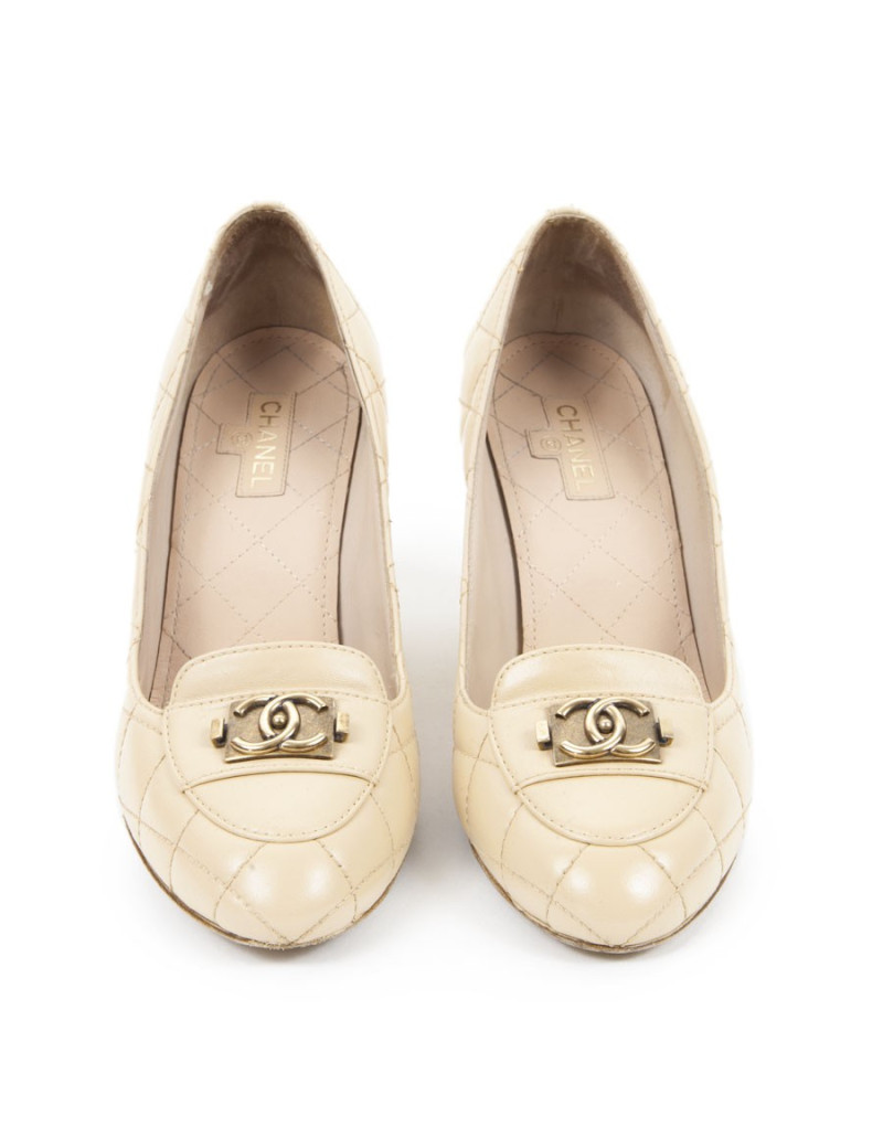 CHANEL T39, 5 beige quilted leather pumps