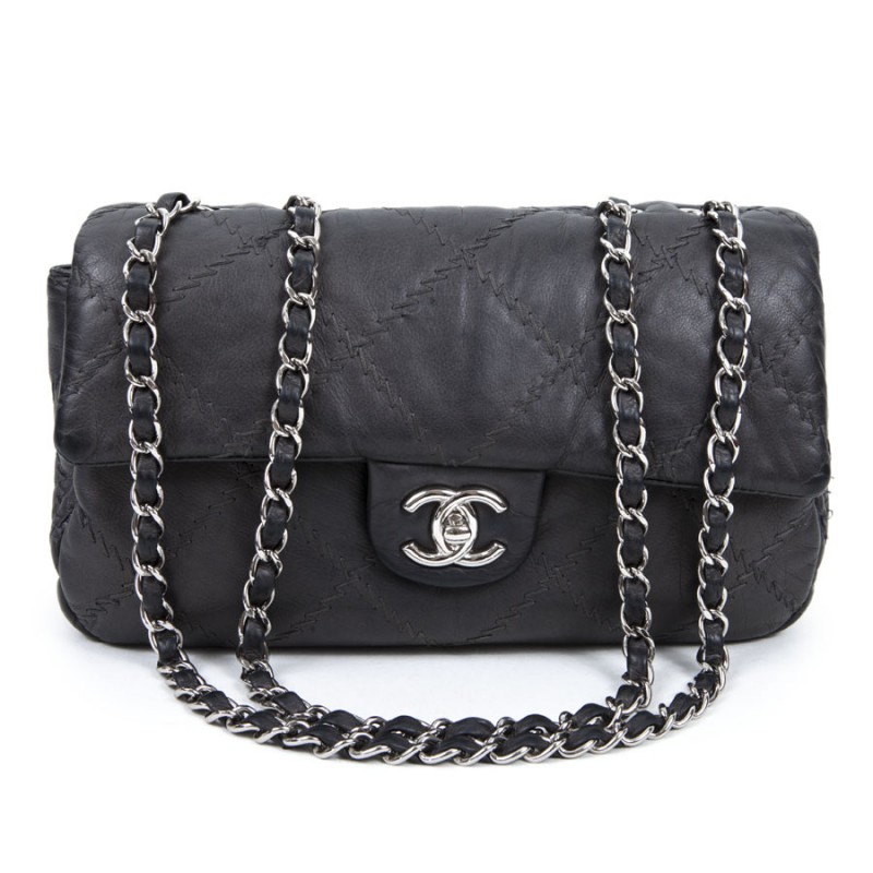 CHANEL 'Jumbo' Flap Bag in Black Smooth Quilted Lambskin Leather - VALOIS  VINTAGE PARIS