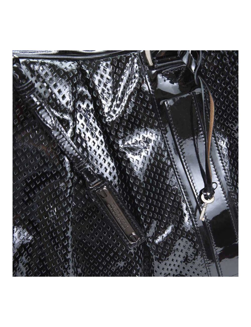 Sac BURBERRY cuir perforé verni noir