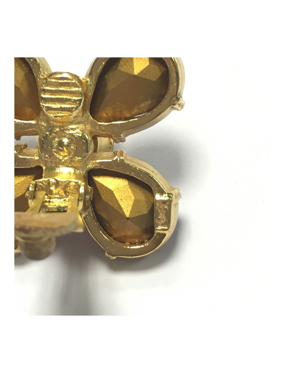 YSL pin and clips of YVES SAINT LAURENT vintage ear ornament