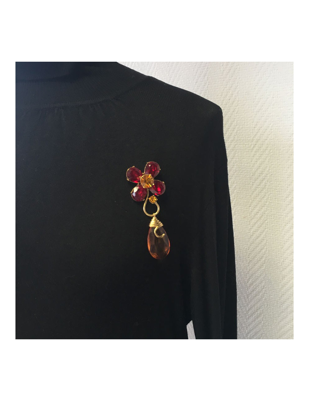 YSL pin and clips of YVES SAINT LAURENT vintage ear ornament