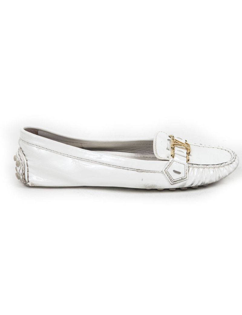 LOUIS VUITTON T39 white patent leather loafers
