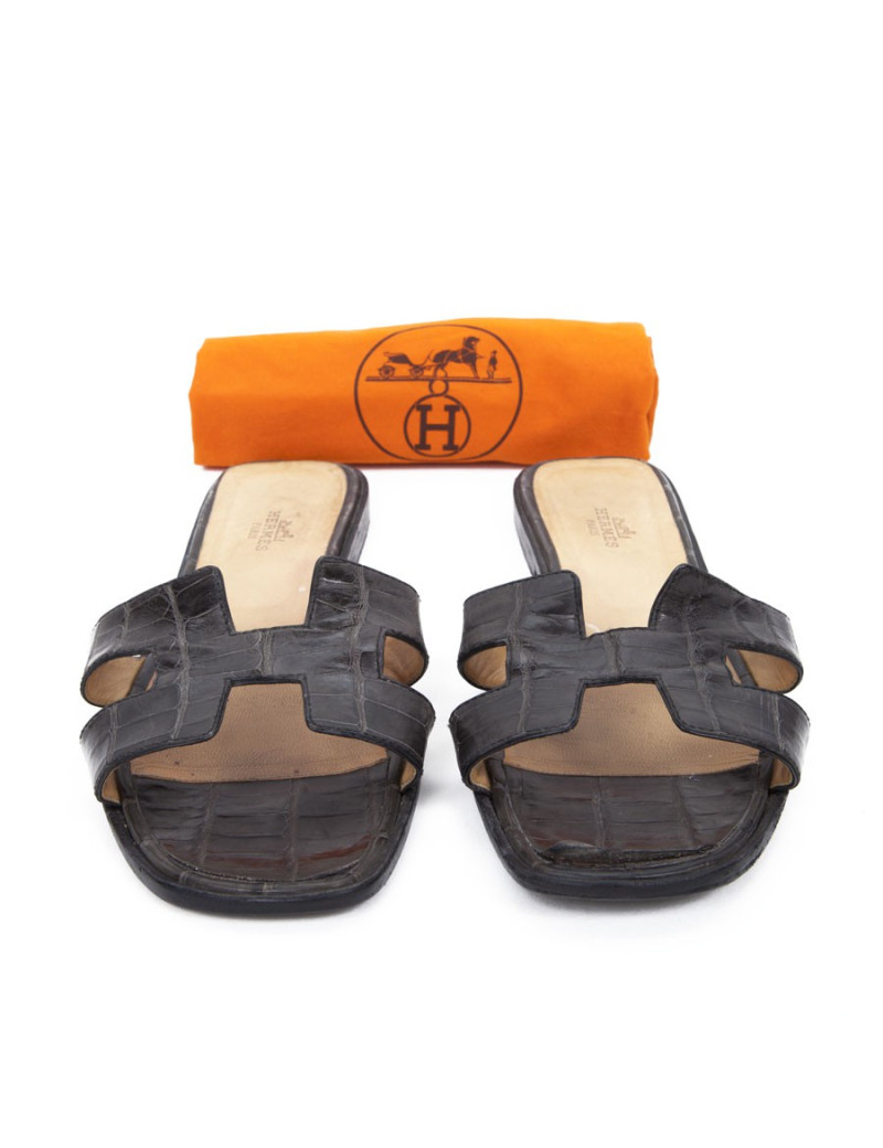 Mules "Oran" HERMES T39 crocodile gris éléphant