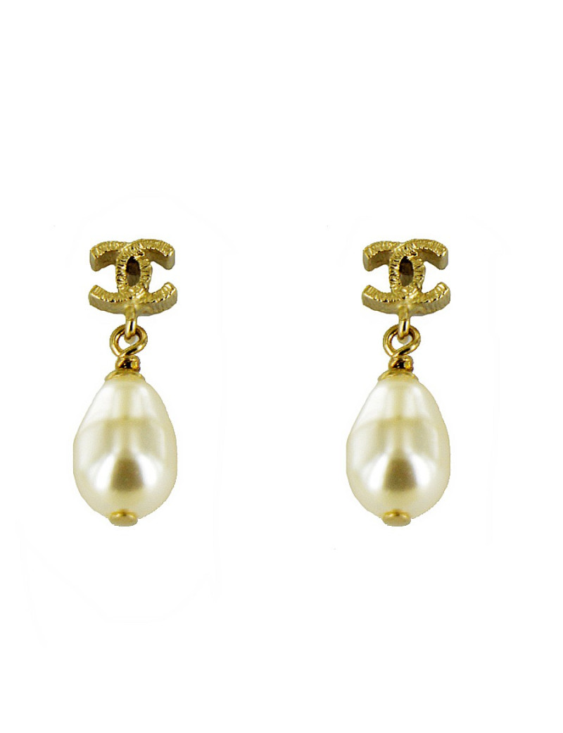 CHANEL Pearl oval Pearl ear studs