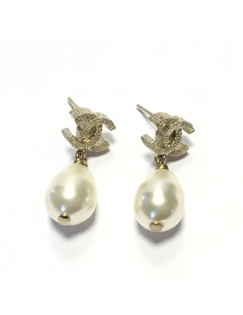 CHANEL Pearl oval Pearl ear studs