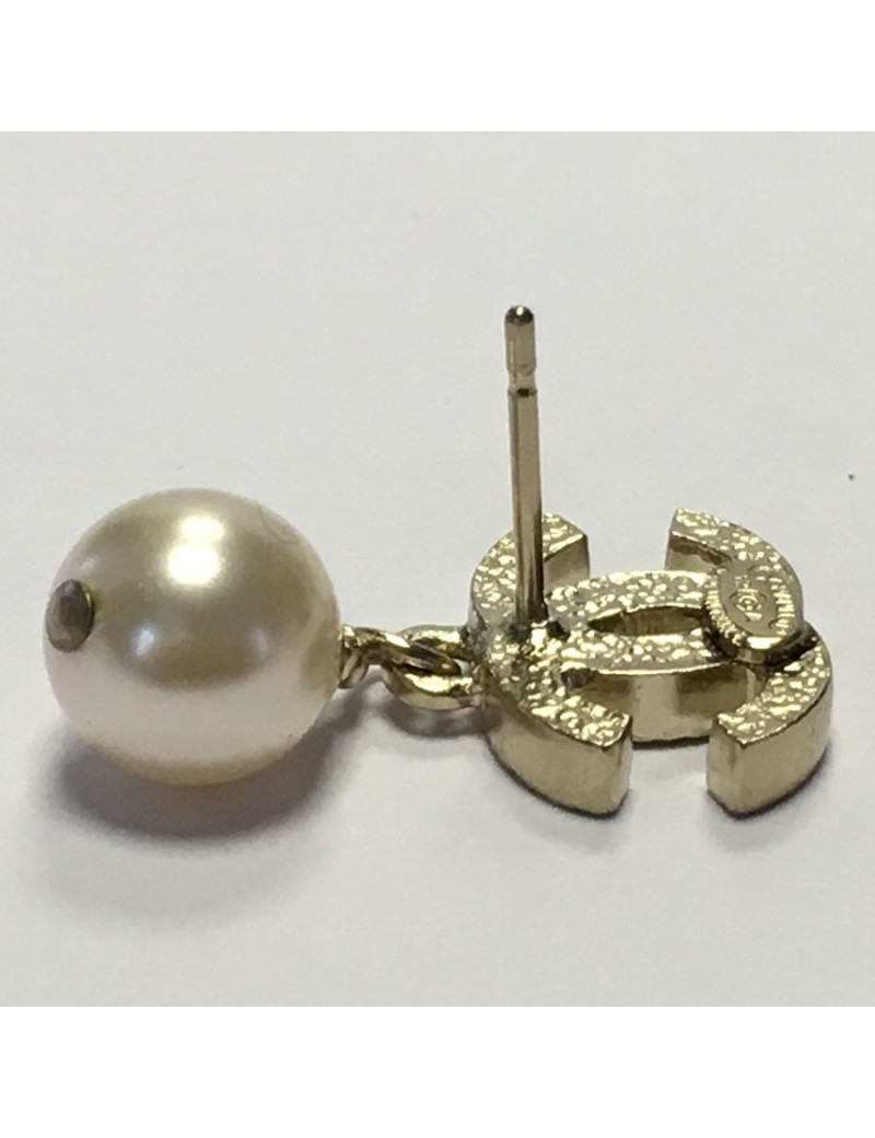 For VC nails CHANEL guilloché metal earrings gold & Pearl bead