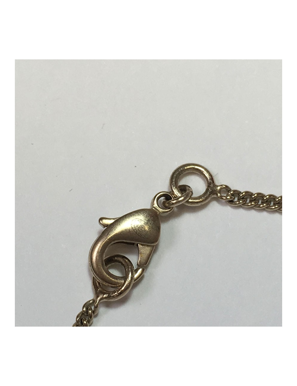 XXX Collier CHANEL "CC" en métal or pâle