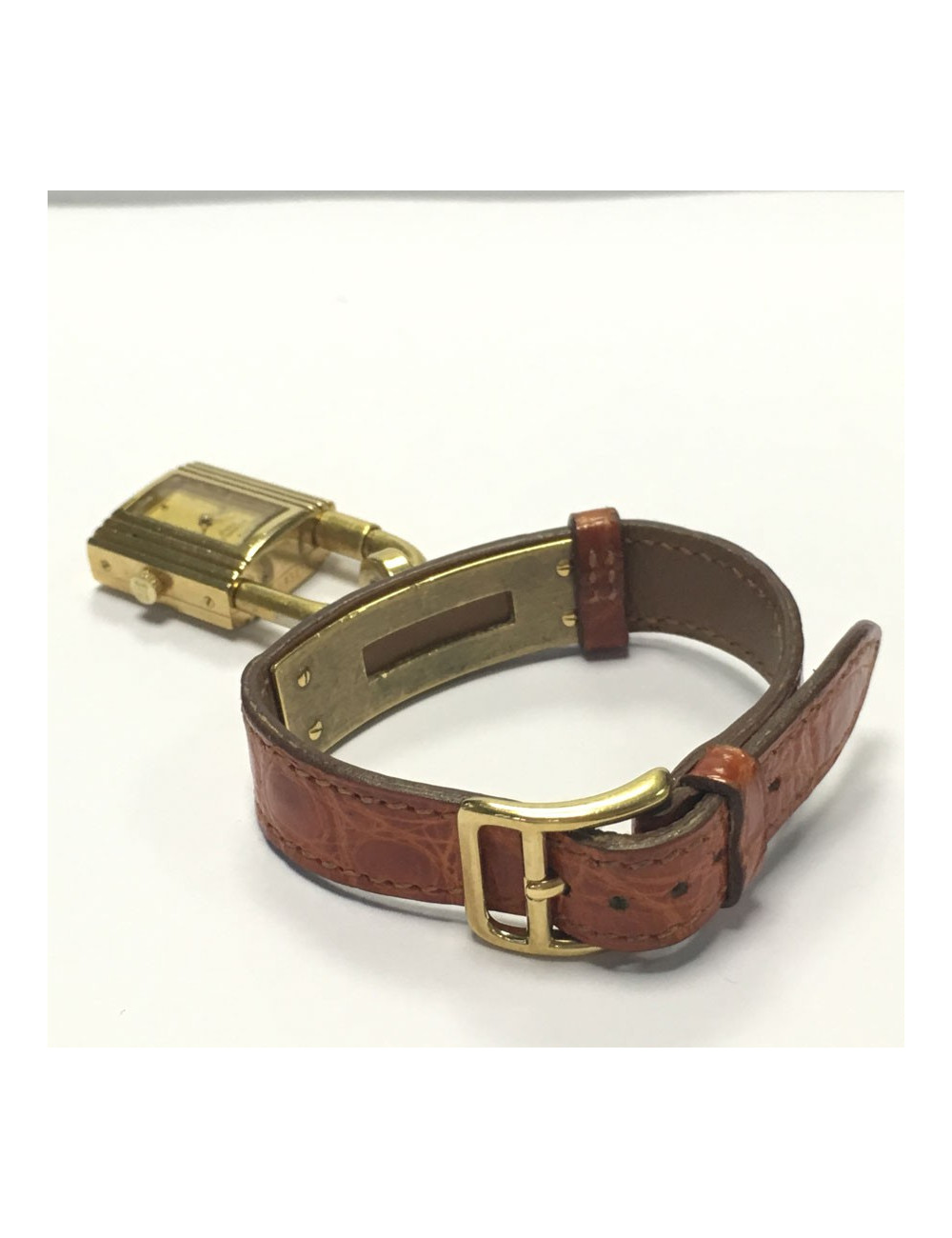 Montre HERMES Kelly pm en cuir crocodile orange et bijouterie dorée