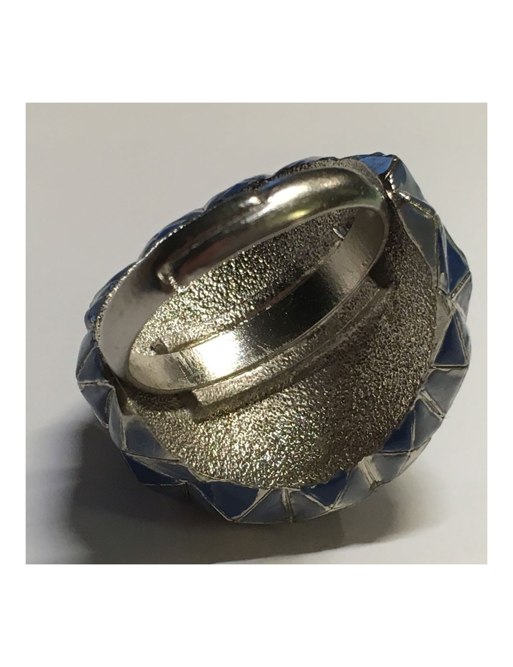 Bague CHANEL haute couture T argentée, strass et pierre transparente en résine pailletée