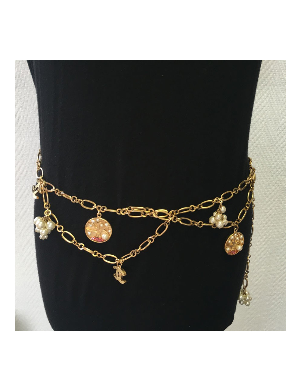 Belt necklace CHANEL golden chain and charms