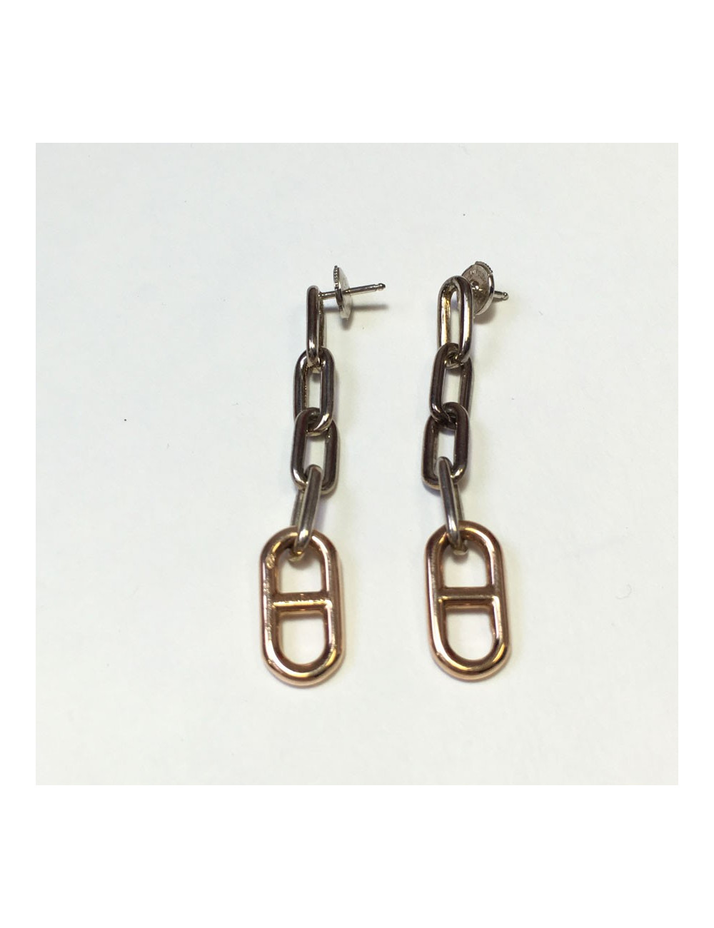 Pending HERMES nails in rose gold and Silver earrings