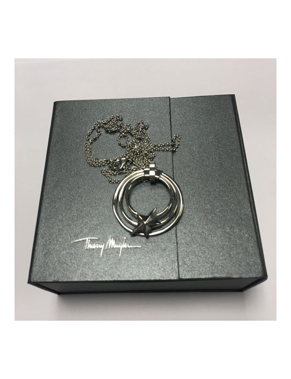 Collier et pendentif THIERRY MUGLER