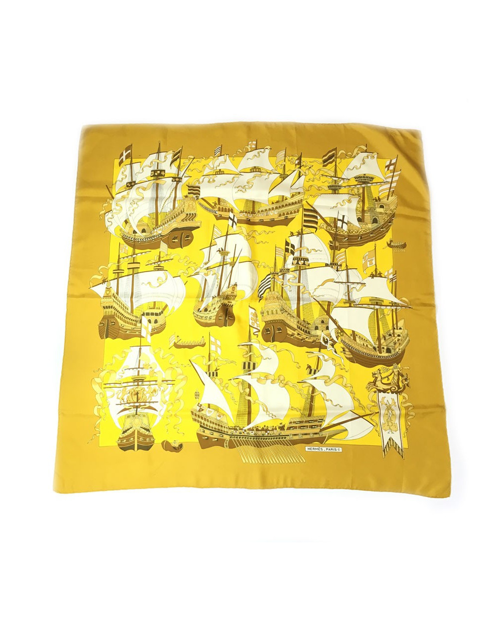Carré HERMES "Armada" en soie jaune