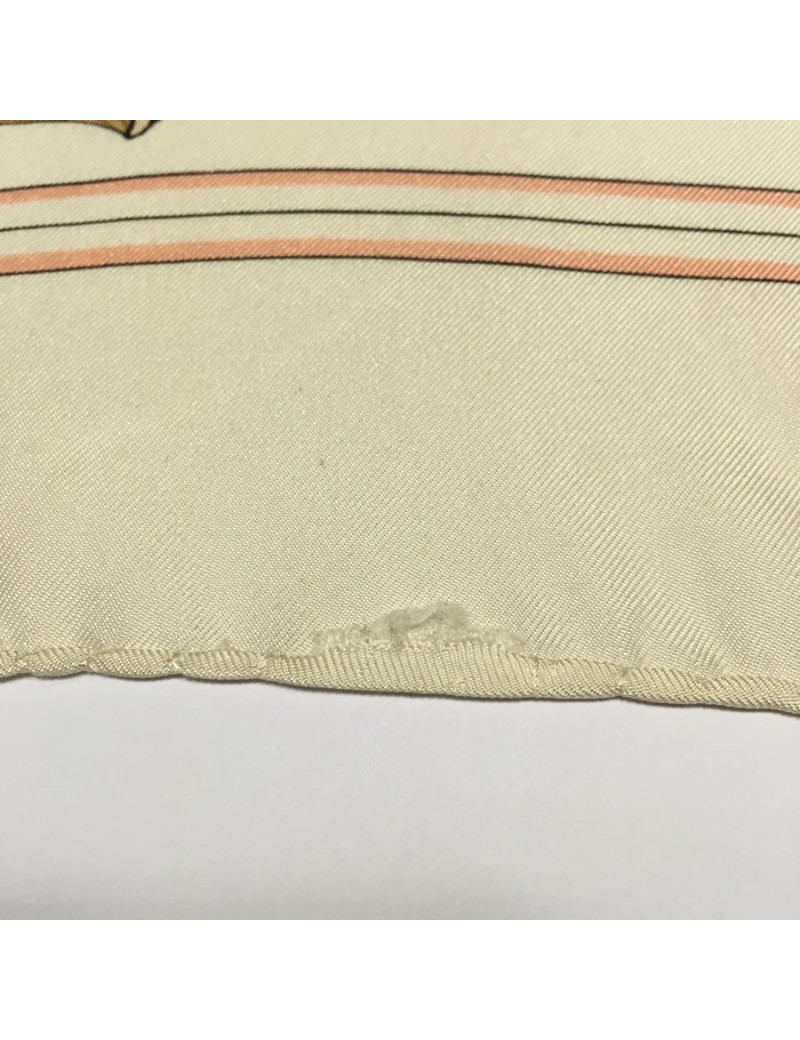 Carré HERMES "Fleur de lotus" en soie