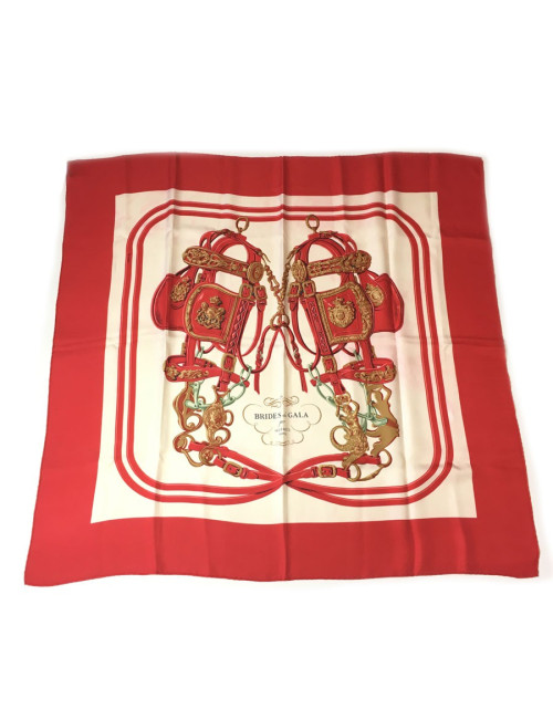Carré HERMES "Brides de Gala" en soie rouge