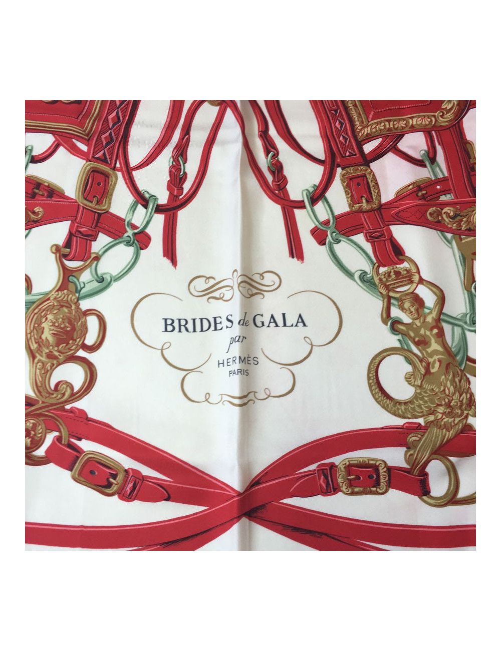 Carré HERMES "Brides de Gala" en soie rouge