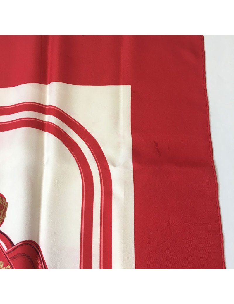 Carré HERMES "Brides de Gala" en soie rouge