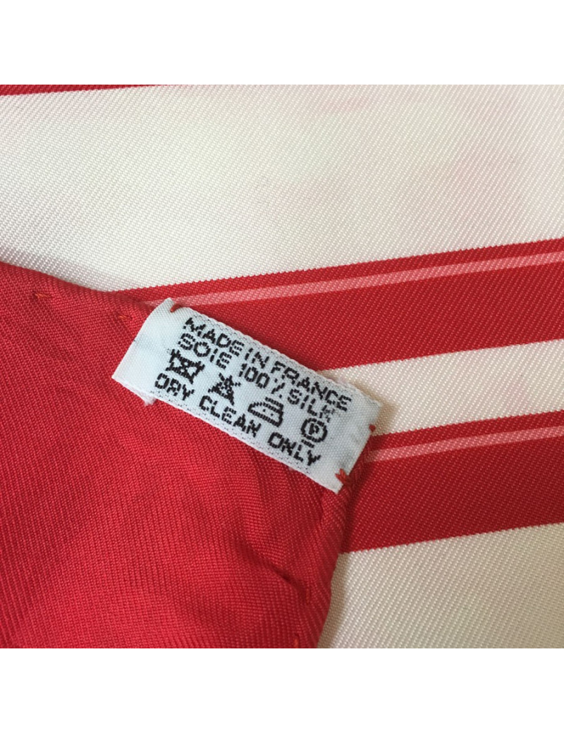 Carré HERMES "Brides de Gala" en soie rouge