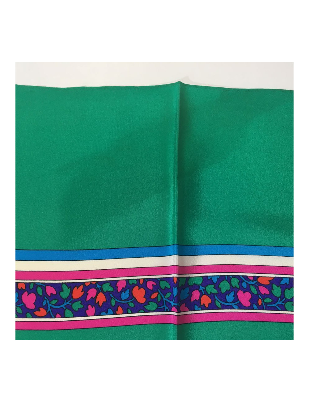 Foulard YVES SAINT LAURENT en soie verte